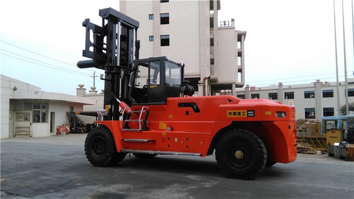 30 Ton Forklift