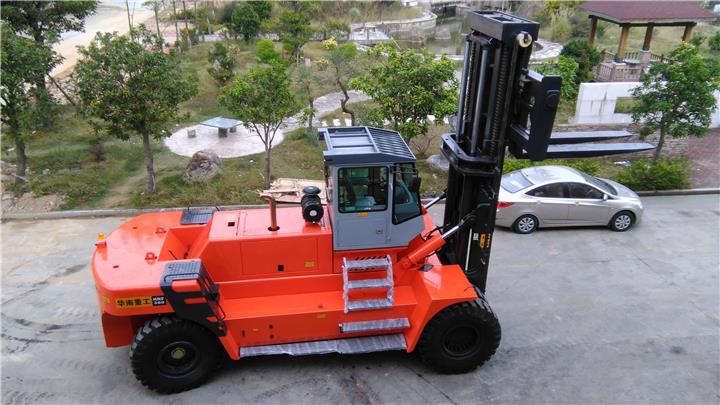 36 Ton Forklift