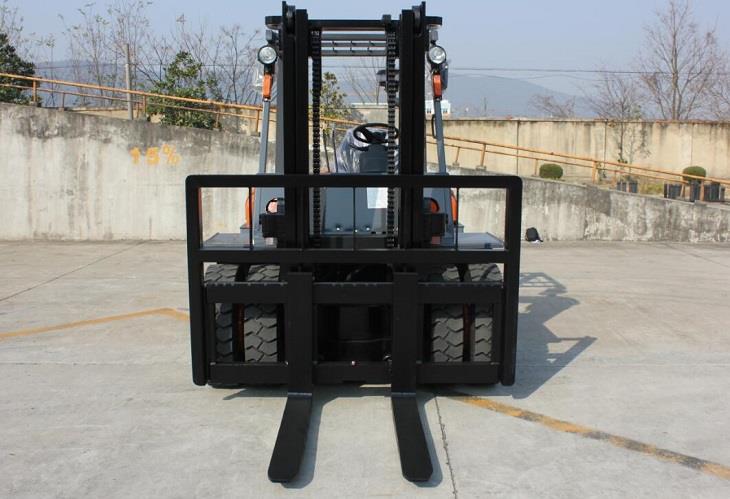 SOCMA 5 ton forklift , front