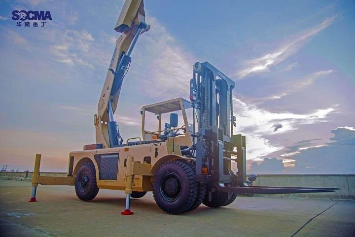 Grue pour chariots élévateurs lourds 15 tonnes 01 Heavy duty forklift crane 15 ton 01