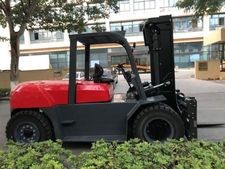 10 TON FORKLIFT 4