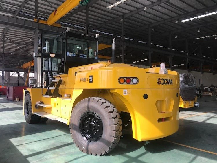 32 TON FORKLIFT 5