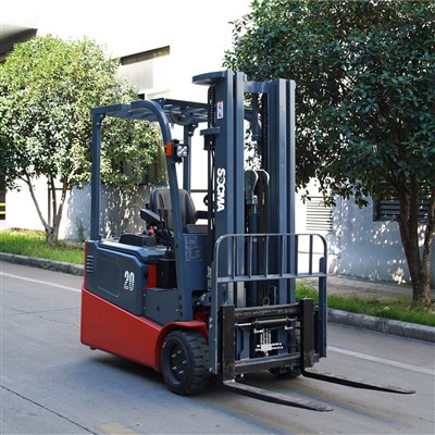 Quatre roues 1,5 tonne 2 tonnes avec 2,5 m / 3m / 4m / 5m / 6 m de hauteur de levage Mini petit chariot élévateur électrique Montacargas