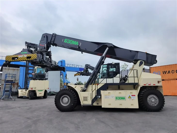 SOCMA ELECTRIC 45T Container Reach Stacker pour le port