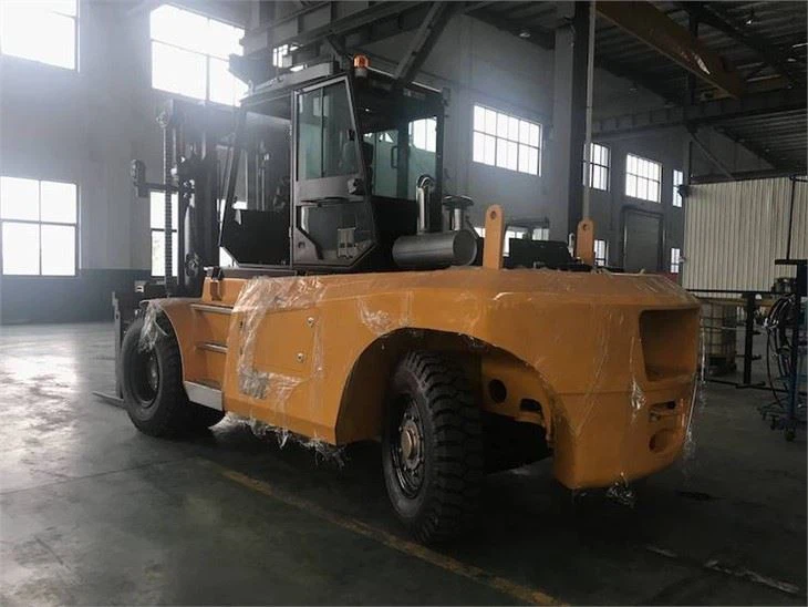 16 TON Forklift Compact Color Yellow