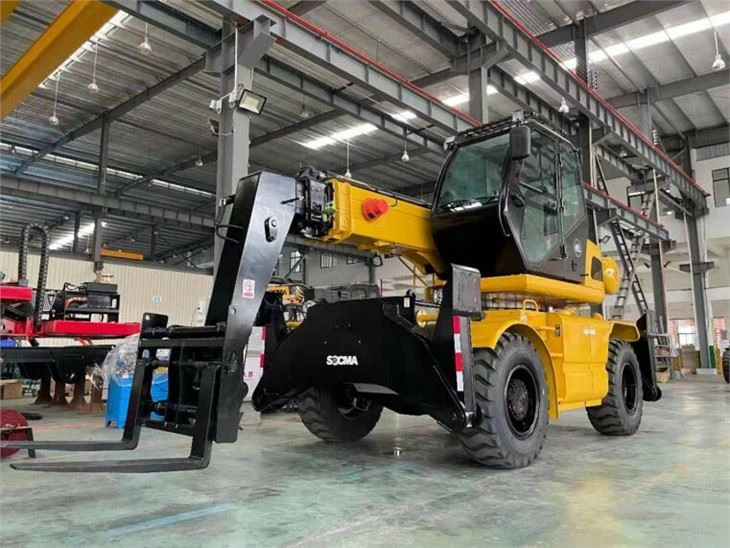 Chariot élévateur télescopique à rotation à 360 degrés de 4 tonnes 15 mètres