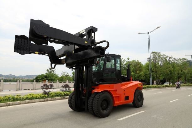 Socma 13.5 Ton Forklift Heavy Equipment Good For Marble Stone FactoryAttach Tire Clam